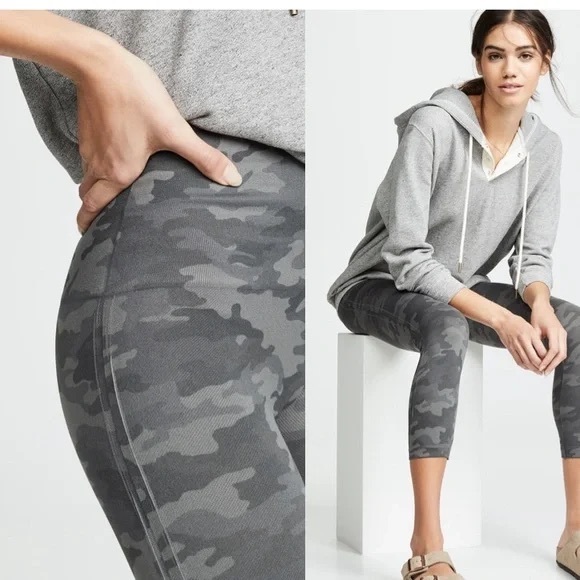 SPANX Look At Me Now Cropped Leggings - Picture 13 of 13